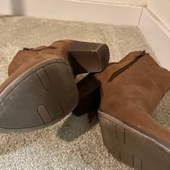 Size 10 Fergie brown boots - never worn! - Picture 4 of 8